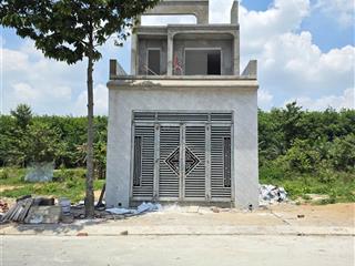 Bán nhà 1 trệt 1 lầu chỉ 2,75 tỷ .gần đường dt743a hội nghĩa tân uyên. 100m2 ful thổ cư .chính chủ