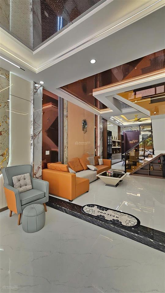 Bán nhà 1 trệt 2 lầu 66,9m2 ful thổ cư ,nội thất có hoàn công .gần chợ phú phong .tp.thuận an