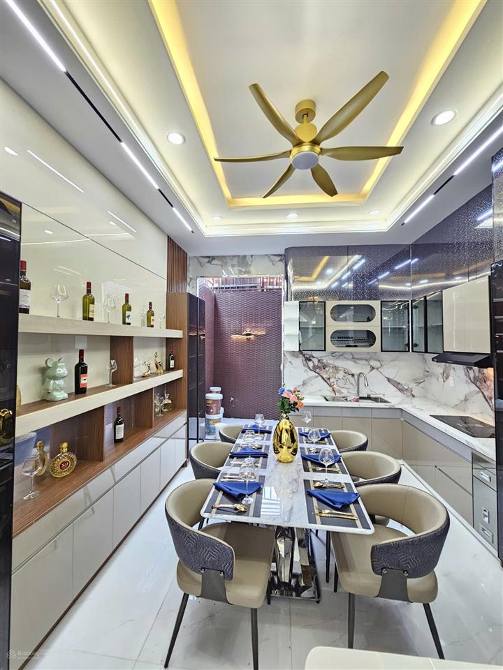 Bán nhà 1 trệt 2 lầu 66,9m2 ful thổ cư ,nội thất có hoàn công .gần chợ phú phong .tp.thuận an