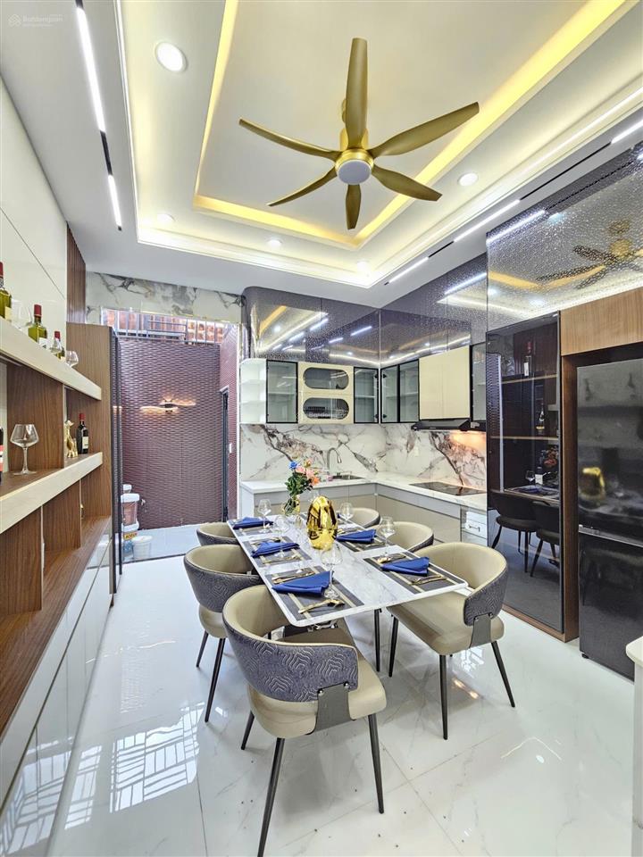 Bán nhà 1 trệt 2 lầu 66,9m2 ful thổ cư ,nội thất có hoàn công .gần chợ phú phong .tp.thuận an