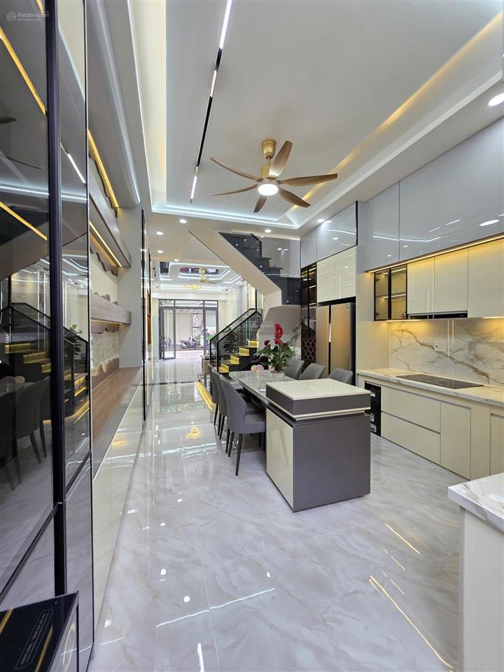 Bán nhà 1 trệt 2 lầu đúc 3 tấm sổ hồng hc ( 3 mặt lấy dc gió thoáng ) 64m ful thổ cư & nội thất