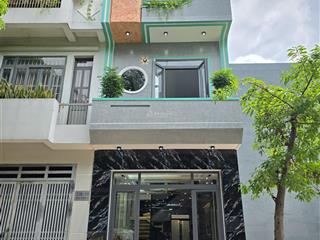 Bán nhà 1 trệt 2 lầu đúc 3 tấm sổ hồng hc ( 3 mặt lấy dc gió thoáng ) 64m ful thổ cư & nội thất
