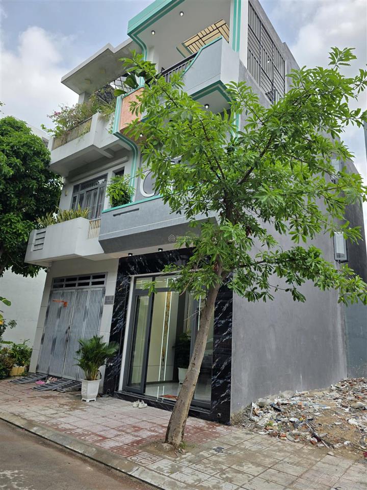 Bán nhà 1 trệt 2 lầu đúc 3 tấm sổ hồng hc ( 3 mặt lấy dc gió thoáng ) 64m ful thổ cư & nội thất