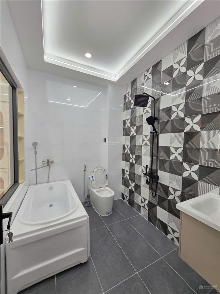 Bán nhà 1 trệt 2 lầu đúc 3 tấm sổ hồng hc ( 3 mặt lấy dc gió thoáng ) 64m ful thổ cư & nội thất