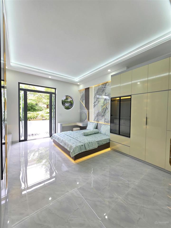 Bán nhà 1 trệt 2 lầu đúc 3 tấm sổ hồng hc ( 3 mặt lấy dc gió thoáng ) 64m ful thổ cư & nội thất