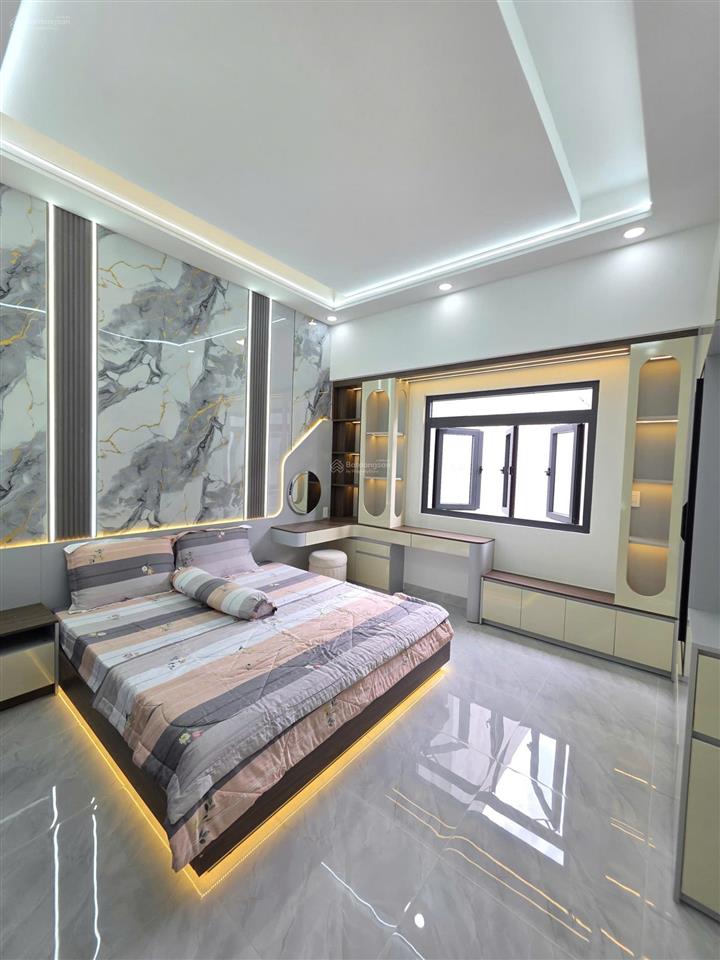 Bán nhà 1 trệt 2 lầu đúc 3 tấm sổ hồng hc ( 3 mặt lấy dc gió thoáng ) 64m ful thổ cư & nội thất