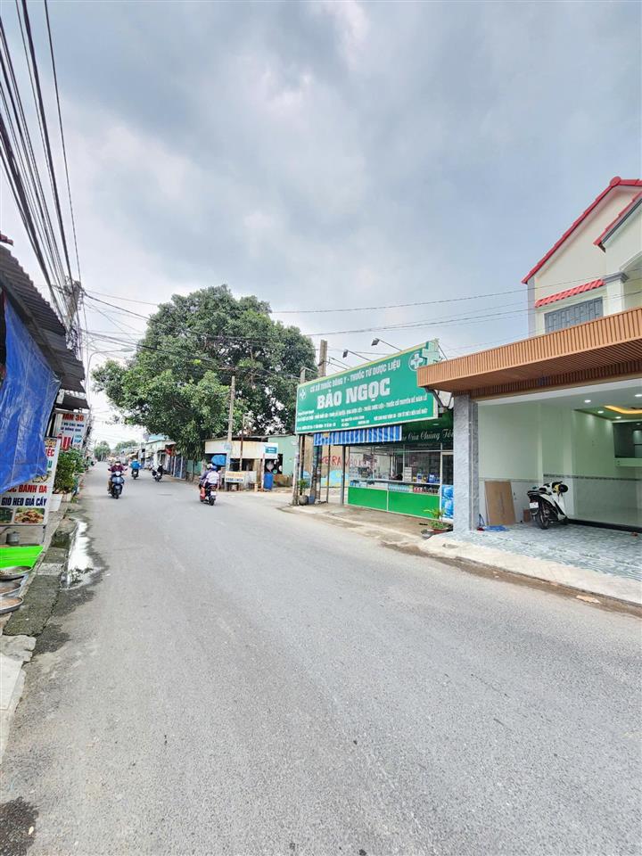 Bán nhà 1 trệt 1 lầu( 102,2m2 ) đ cây da .p dĩ an tphcm .đường thông mt kd buôn bán chính chủ