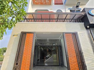 Bán nhà 1 trệt 2 lầu ,đầy đủ nội thất chỉ 3,3ty gần vòng xoay kim hằng 72m2 kdc sạch sẽ chính chủ