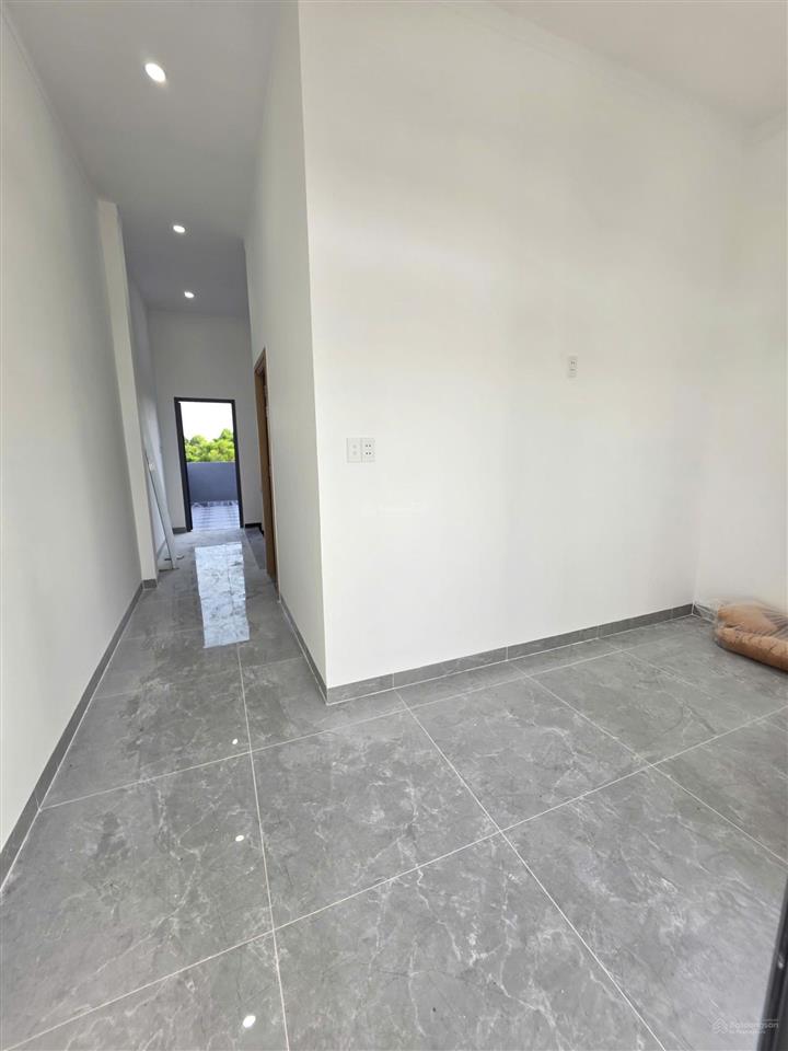 Bán nhà 1 trệt 2 lầu ,đầy đủ nội thất chỉ 3,3ty gần vòng xoay kim hằng 72m2 kdc sạch sẽ chính chủ