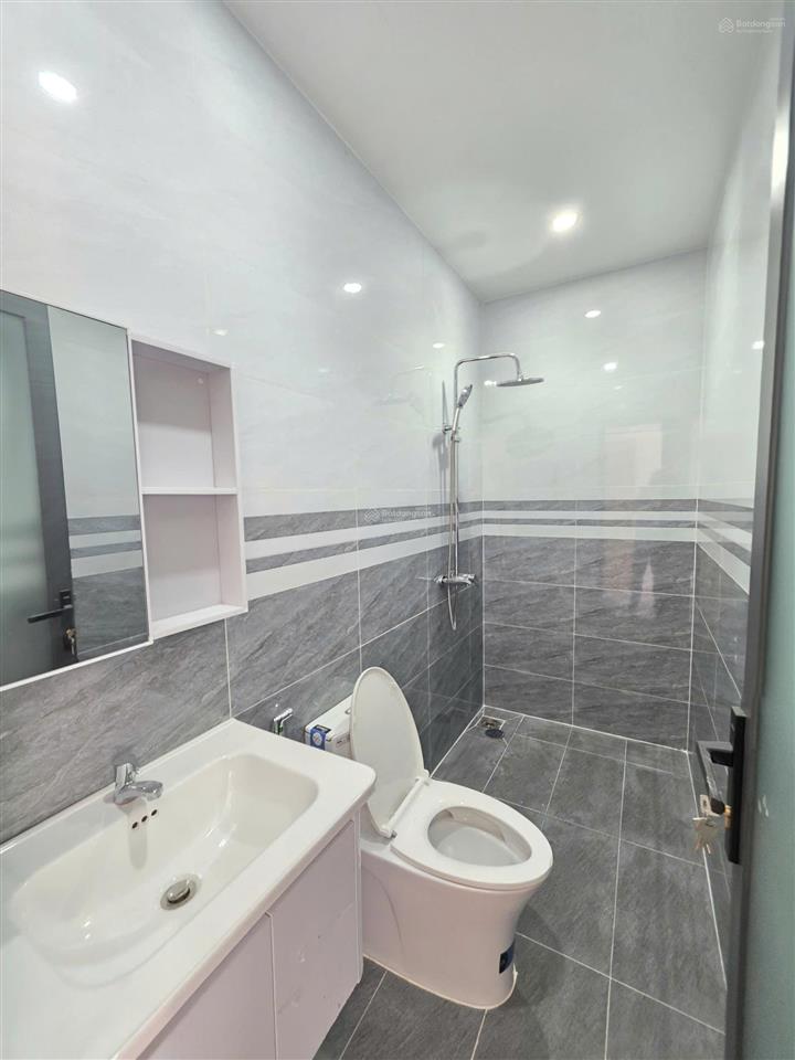 Bán nhà 1 trệt 2 lầu ,đầy đủ nội thất chỉ 3,3ty gần vòng xoay kim hằng 72m2 kdc sạch sẽ chính chủ