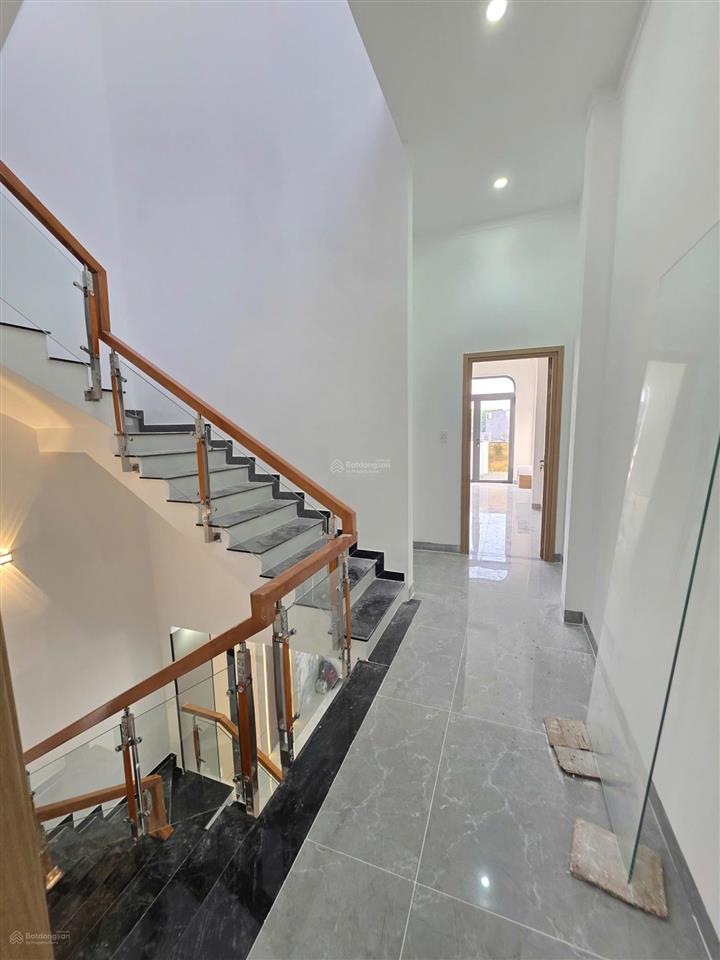 Bán nhà 1 trệt 2 lầu ,đầy đủ nội thất chỉ 3,3ty gần vòng xoay kim hằng 72m2 kdc sạch sẽ chính chủ
