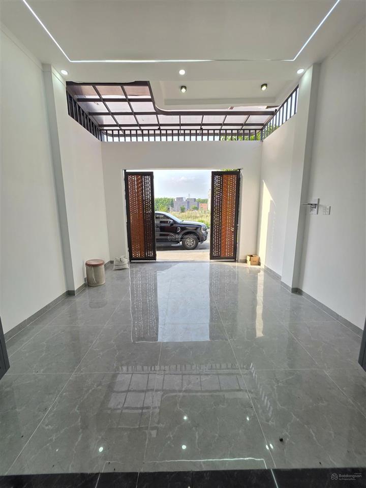 Bán nhà 1 trệt 2 lầu ,đầy đủ nội thất chỉ 3,3ty gần vòng xoay kim hằng 72m2 kdc sạch sẽ chính chủ