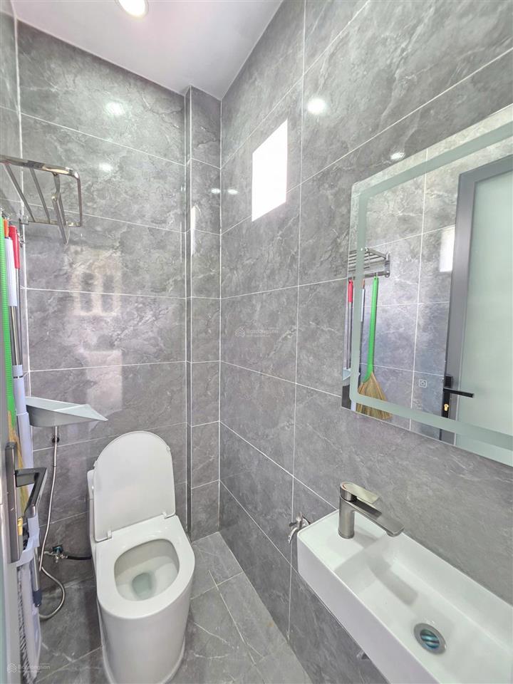 Bán nhà 1 trệt 2 lầu 3 tấm đúc trong kdc icon phường dĩ an gần vincom550 đẹp & thoáng. chính chủ