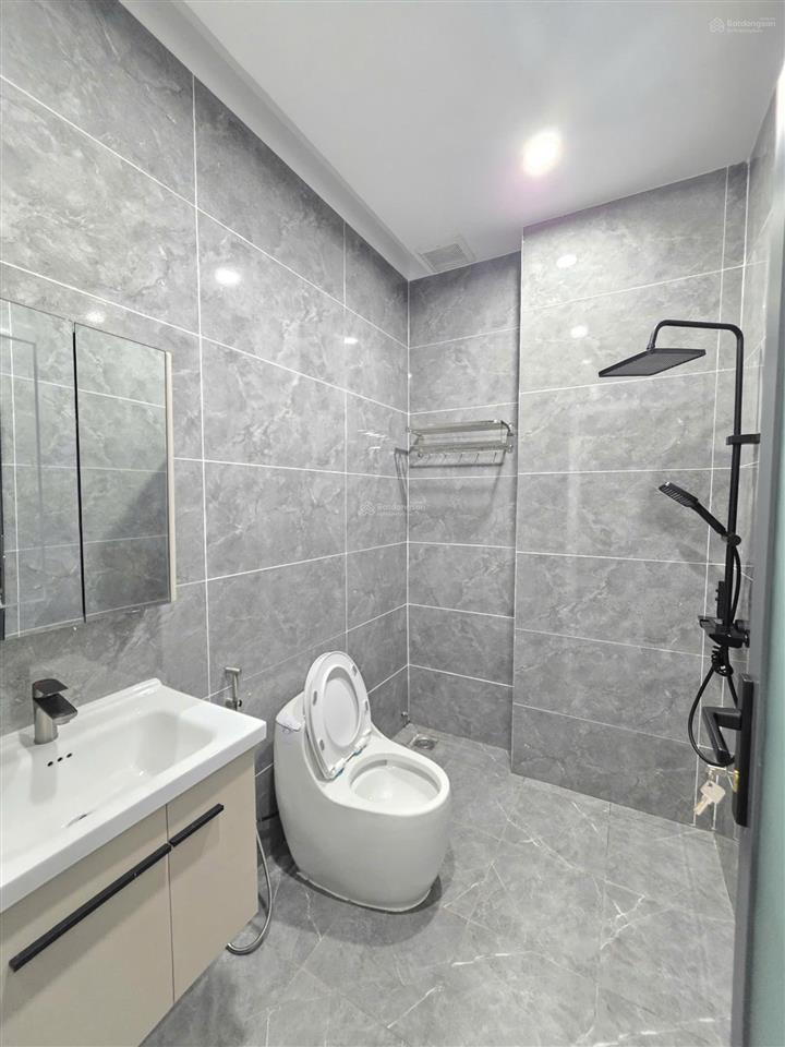 Bán nhà 1 trệt 2 lầu 3 tấm đúc trong kdc icon phường dĩ an gần vincom550 đẹp & thoáng. chính chủ