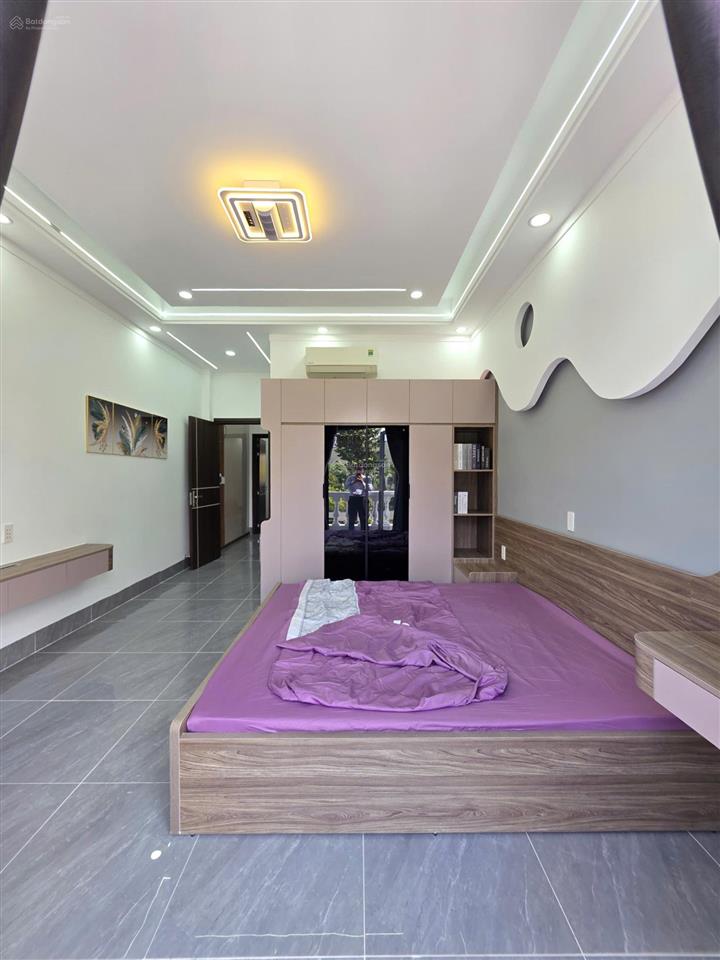 Bán nhà 1 trệt 2 lầu 3 tấm đúc trong kdc icon phường dĩ an gần vincom550 đẹp & thoáng. chính chủ