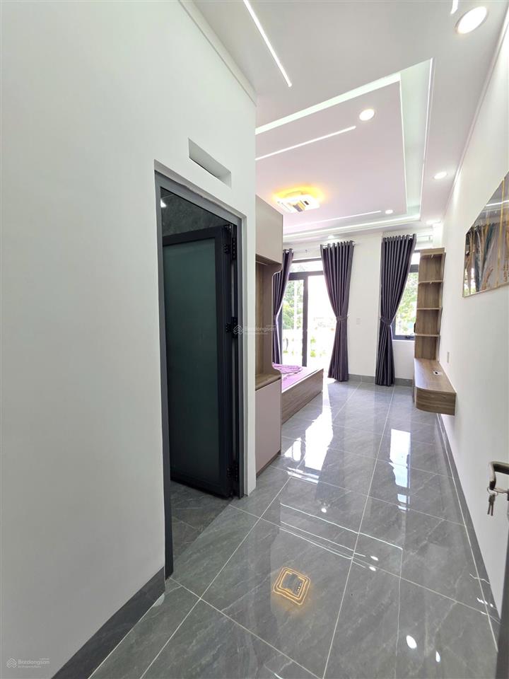 Bán nhà 1 trệt 2 lầu 3 tấm đúc trong kdc icon phường dĩ an gần vincom550 đẹp & thoáng. chính chủ