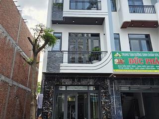 Bán nhà siêu đẹp hoàn công 1 trệt 2 lầu kdc hiện hữu chỉ 4,7 tỷ gần chợ phú phong p. bình chuẩn