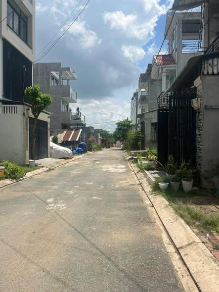 RẺ NHẤT KHU CHỢ LONG BÌNH Q9
🚨 GIÁ CHỈ HƠN 3TỶ – RẺ HƠN CHUNG CƯ CẢ TỶ ĐỒNG! 🚨