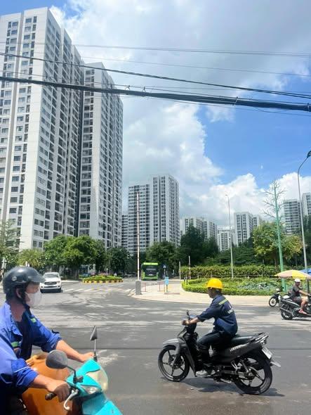 RẺ NHẤT KHU CHỢ LONG BÌNH Q9
🚨 GIÁ CHỈ HƠN 3TỶ – RẺ HƠN CHUNG CƯ CẢ TỶ ĐỒNG! 🚨