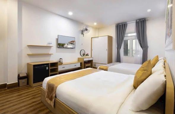 Bán Khách sạn/ Mặt tiền Sổ riêng Phù Đổng Thiên Vương, Phường 8, Đà Lạt