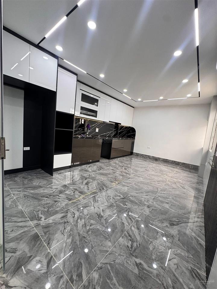Bán nhà mặt phố thịnh liệt  hoàng mai kinh doanh sầm uất. dt 75m2 cao 7 tầng. có thang máy