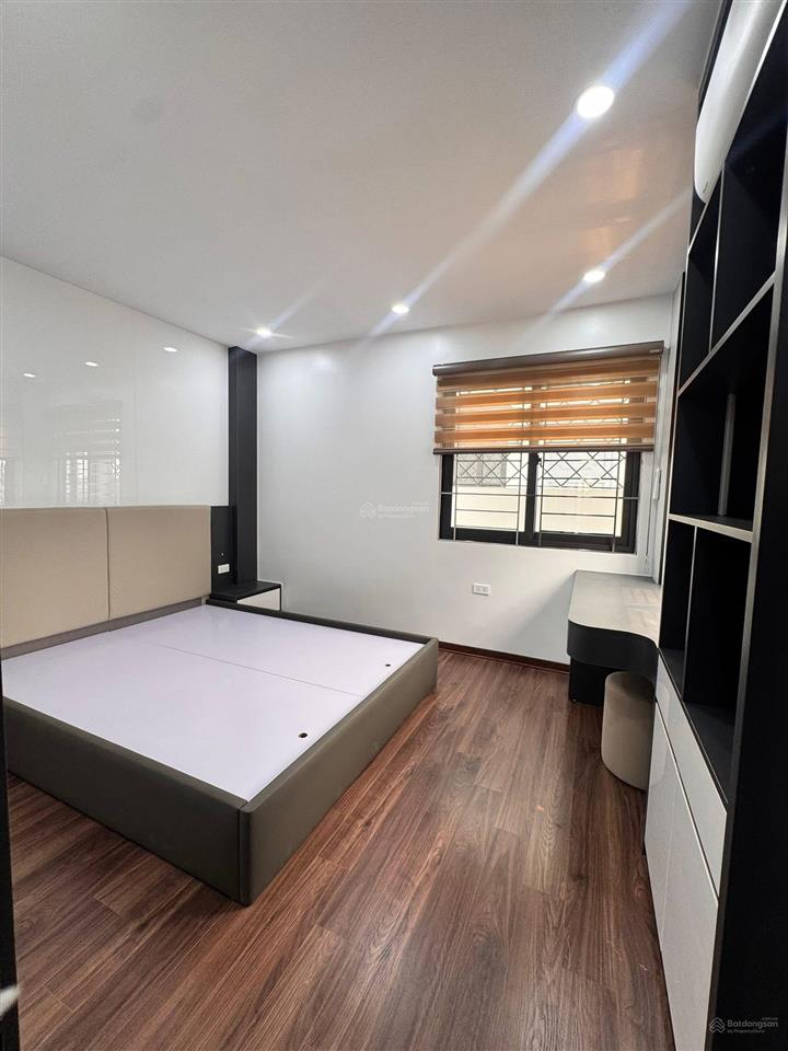 Bán nhà mặt phố thịnh liệt  hoàng mai kinh doanh sầm uất. dt 75m2 cao 7 tầng. có thang máy