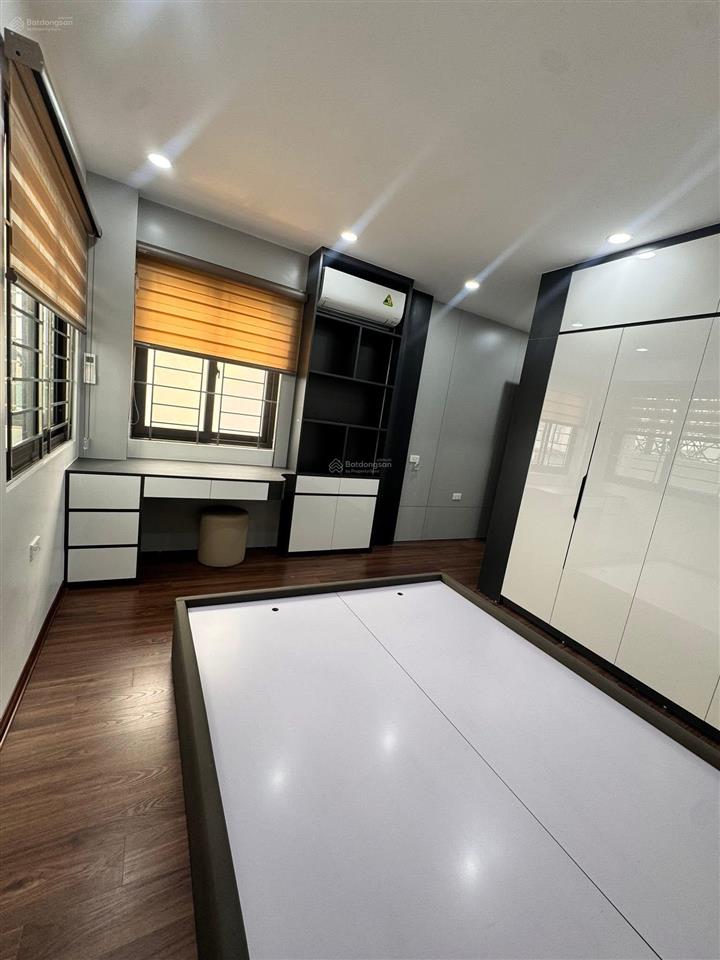 Bán nhà mặt phố thịnh liệt  hoàng mai kinh doanh sầm uất. dt 75m2 cao 7 tầng. có thang máy