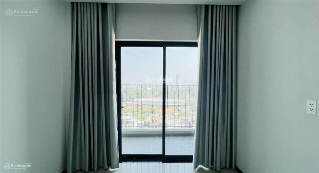 Bán căn hộ bcons green view, dt 52m2 giá 2,1 tỷ, sổ hồng sang tên ngay, nh cho vay 80%  30 năm