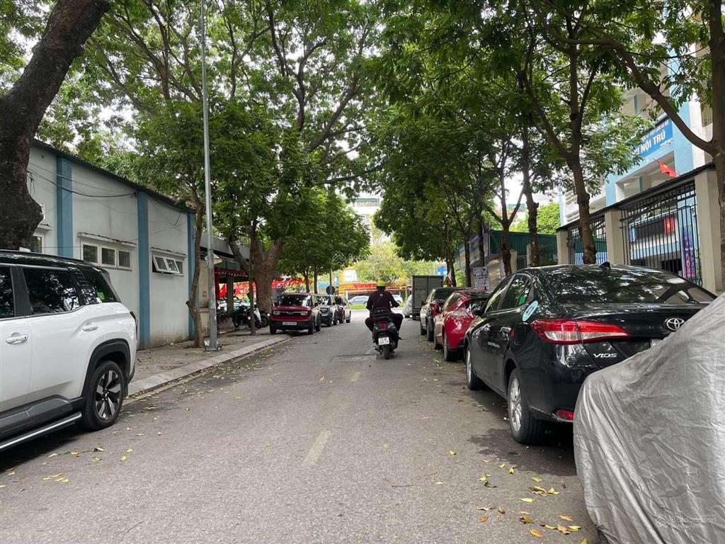 Bán nhà mặt ngõ xe tải tránh, thông chùa hà  nguyễn văn huyên  vỉa hè kinh doanh, 40m, 19,6 tỷ