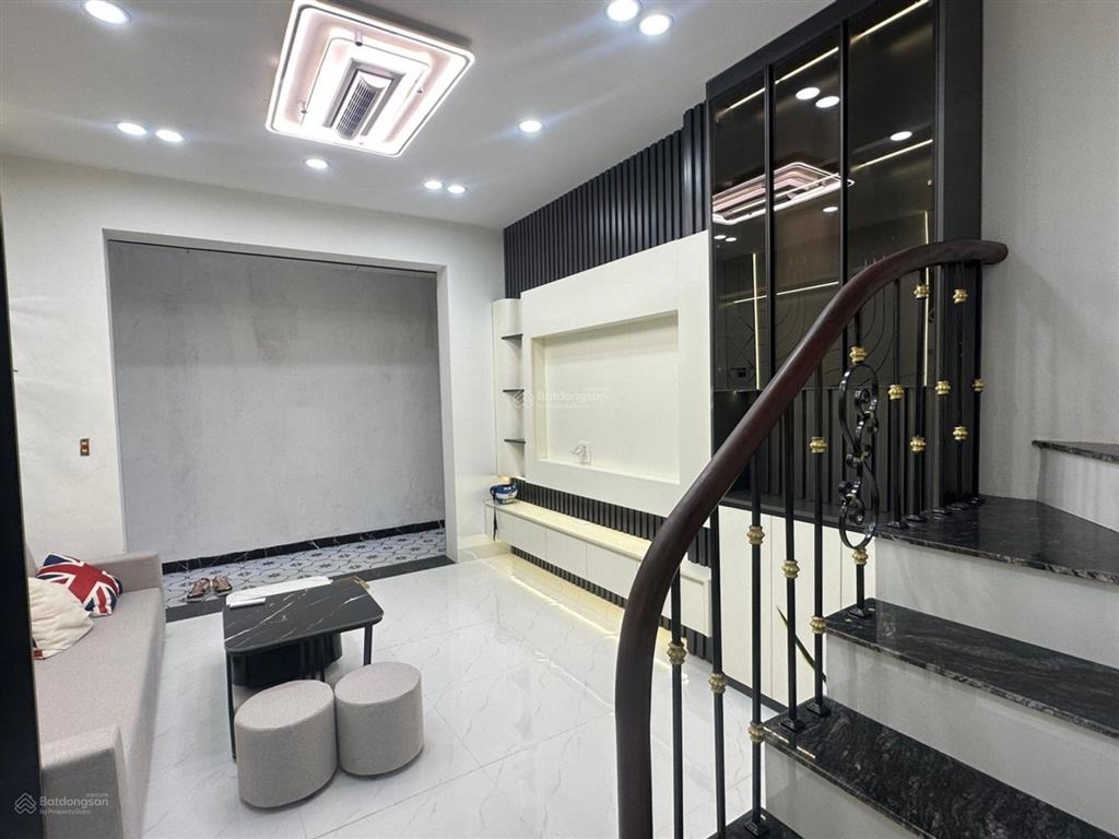 Bán nhà 5 tầng phố minh khai  hòa bình 7  cách ô tô 100m  3pn khép kín  sổ đỏ cất két, 5,6 tỷ
