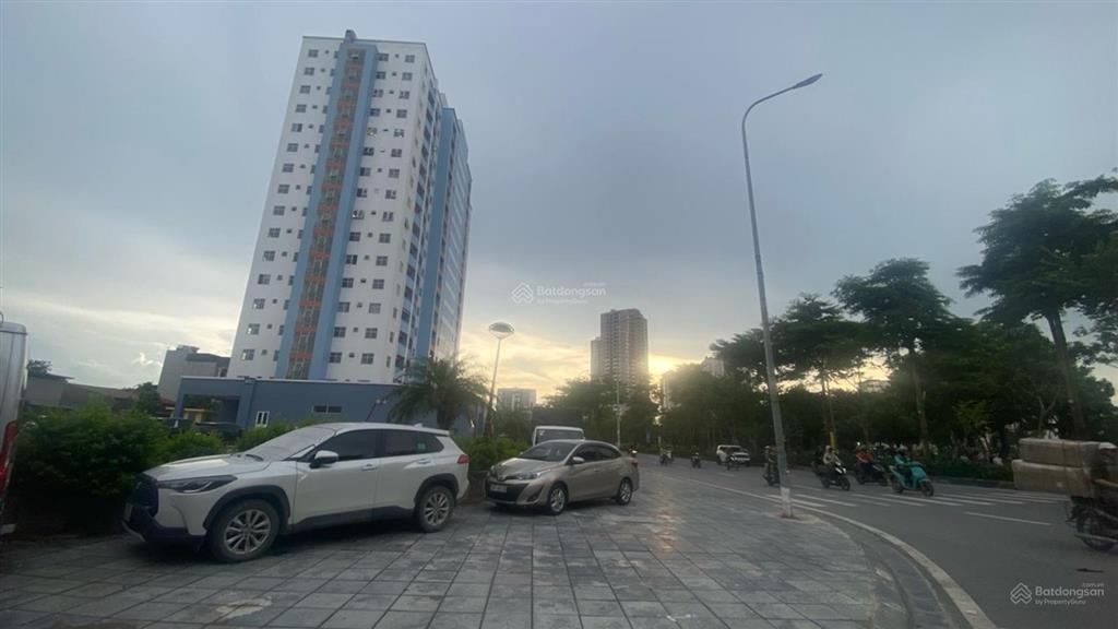 Bán căn hộ cc đền lừ 3,65 tỷ căn hộ 55m mới koong đối diện hồ đền lừ phố tân mai
