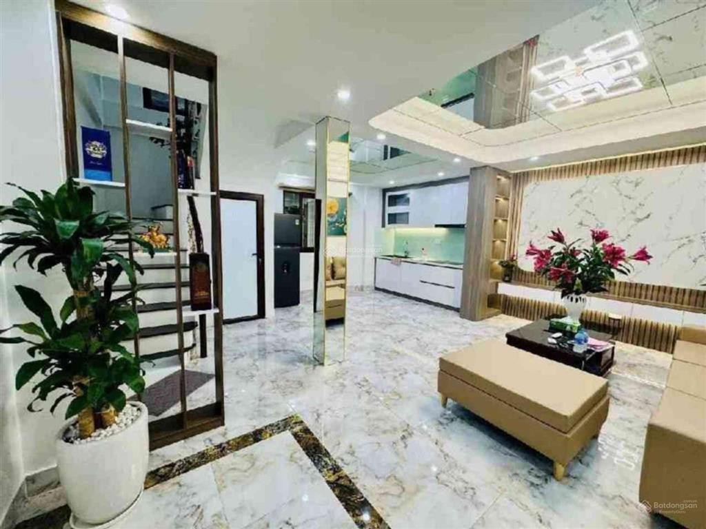 Bán nhà đẹp trần khát chân, 30m24 phòng ngủ2 giếng trời thoáng sángcách ô tô 50m  giá 6.95 tỷ