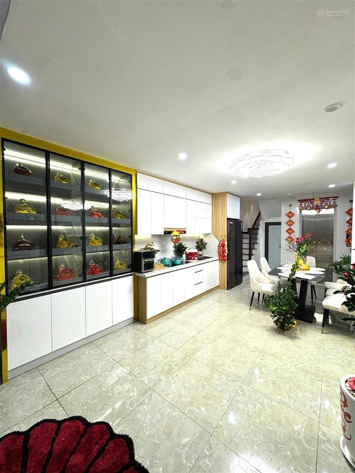 Bán nhà mới 7 tầng thang máy sát hồ ba mẫu 40mfull nội thất cao cấp, 10.6 tỷ, 1km đến bách khoa