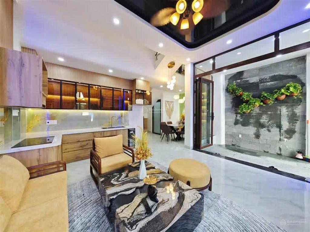 Siêu phẩm oto đỗ sân ở dũng sỹ thanh khê giá 5tỷ650