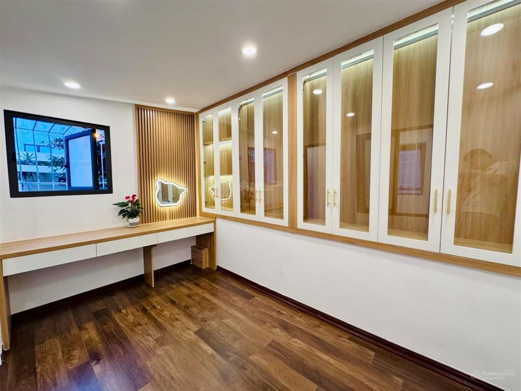 Căn nhà vũ hữu cần bán nhỉnh 5 tỷ 20m2. ô tô cách nhà 15m