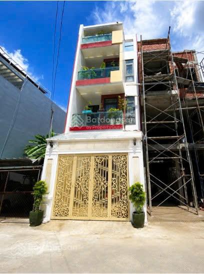 Nhà 4 tầng hoàn công liền kề vạn phúc city, nội thất gỗ cao cấp hẻm 8m chỉ 10.9 tỷ