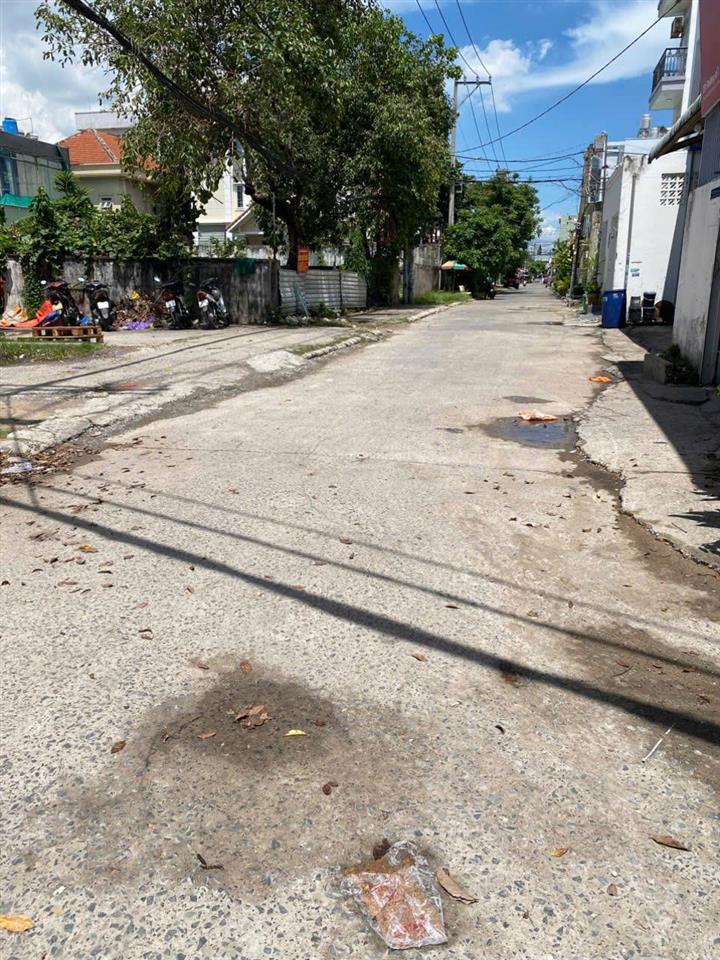 Nhà 4 tầng hoàn công liền kề vạn phúc city, nội thất gỗ cao cấp hẻm 8m chỉ 10.9 tỷ