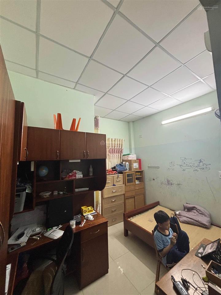 Nhà dân xây 3 tầng  căn góc  hxt  ngô chí quốc  thủ đức