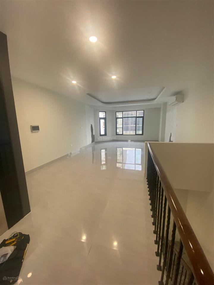 Cho thuê lk 105 xuân la, tây hồ 100m2 x 5 tầng thang máy phù hợp nhiều mô hình kinh doanh