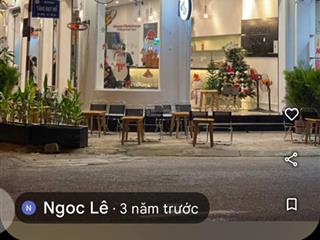 Bán nhà 2 mặt tiền , trung tâm tp , gần biển .