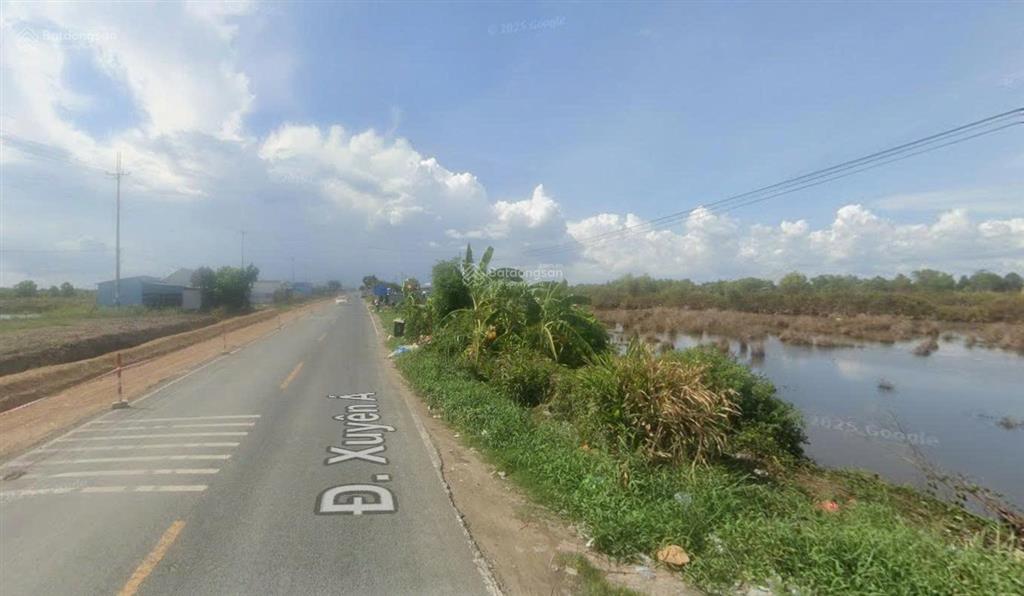 Bán 600m2 đất thổ cư, mặt tiền đường xuyên á 50m. ngang 15,67 sau 42,88. giá hơn 3 tỉ