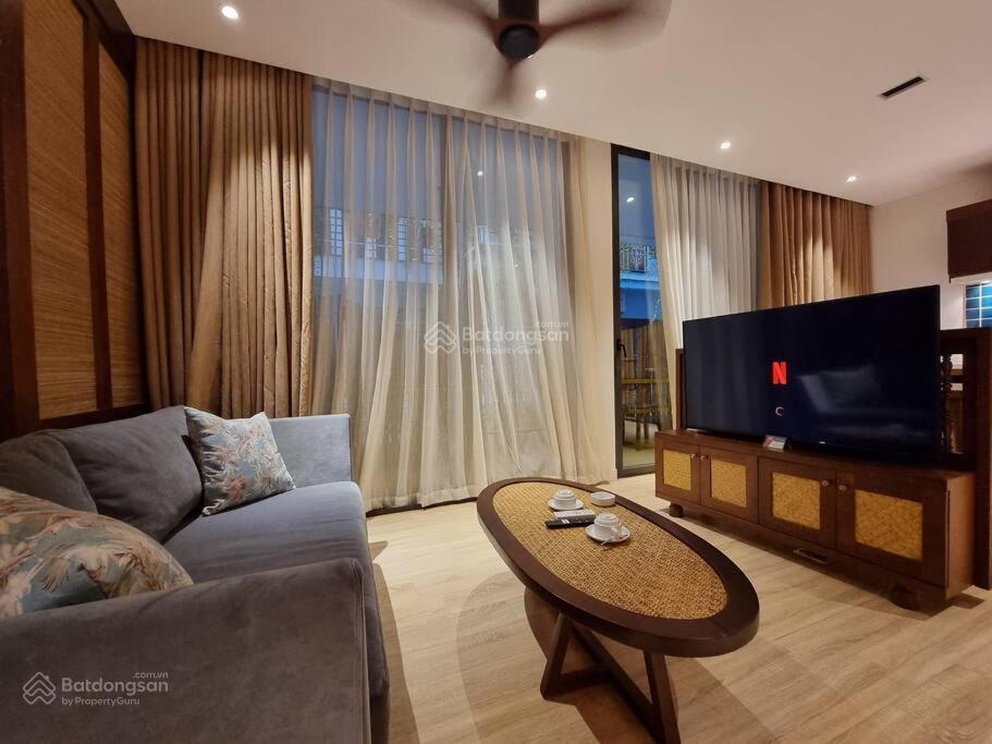 Cho thuê nhà mặt phố phan kế bính, 75m x 4 tầng, mt6m, sát ngã tư linh lang kv kinh doanh sôi động