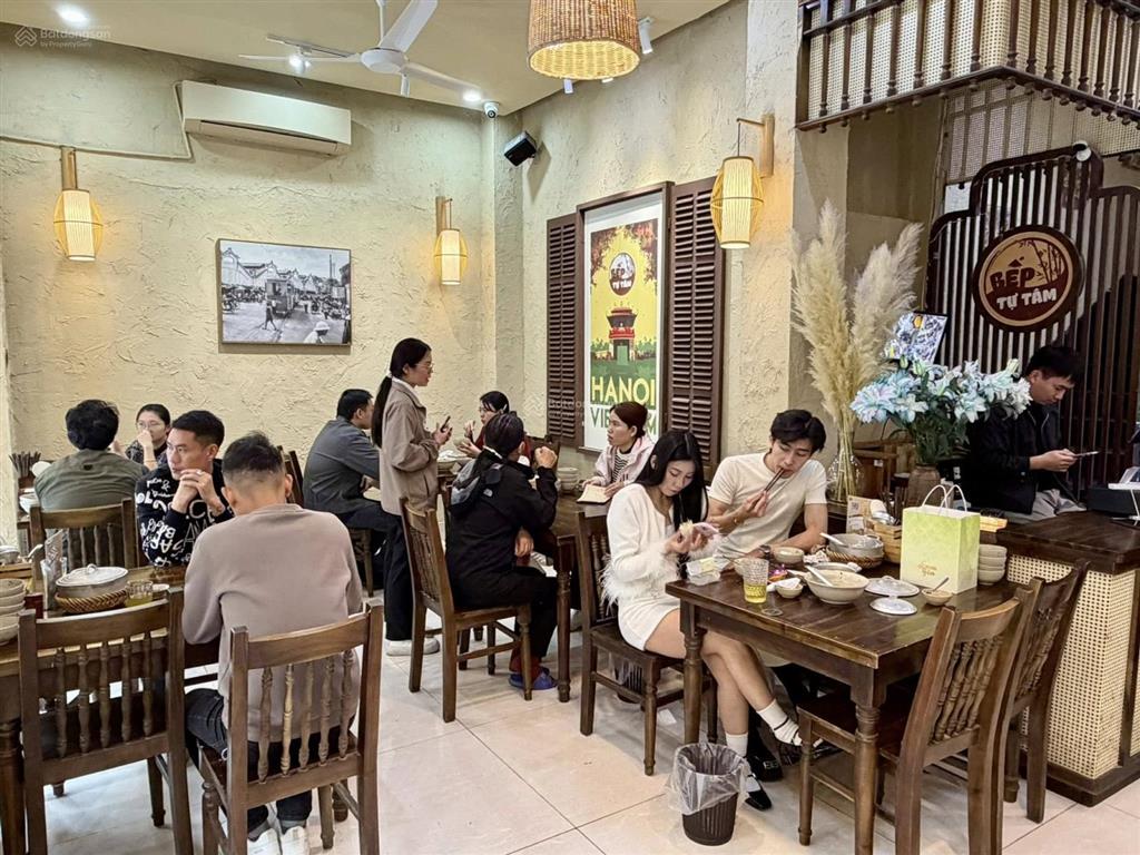 Mặt bằng đẹp mặt phố khúc thừa dụ, 195m x 2t, mt 8m, khu nhiều văn phòng, dân cư đông đúc