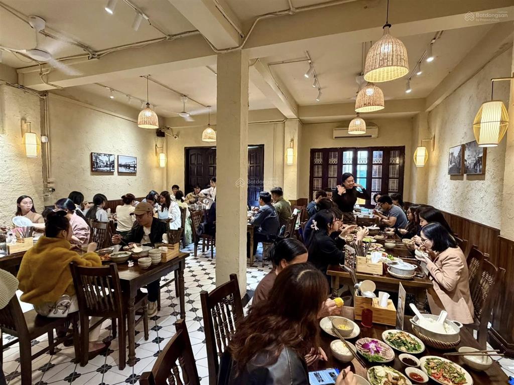 Mặt bằng đẹp mặt phố khúc thừa dụ, 195m x 2t, mt 8m, khu nhiều văn phòng, dân cư đông đúc