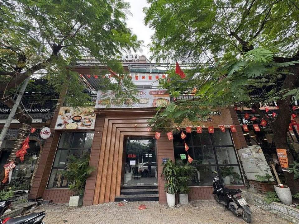Mặt bằng cho thuê duy nhất mặt phố huỳnh thúc kháng, 130m2, mt 6m, khu vực cưc kỳ sầm uất