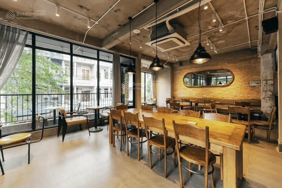 Mặt bằng đẹp hiếm có mặt phố hoàng cầu, 130m x 2 tầng, mt 7.5m, hợp showroom/spa/văn phòng