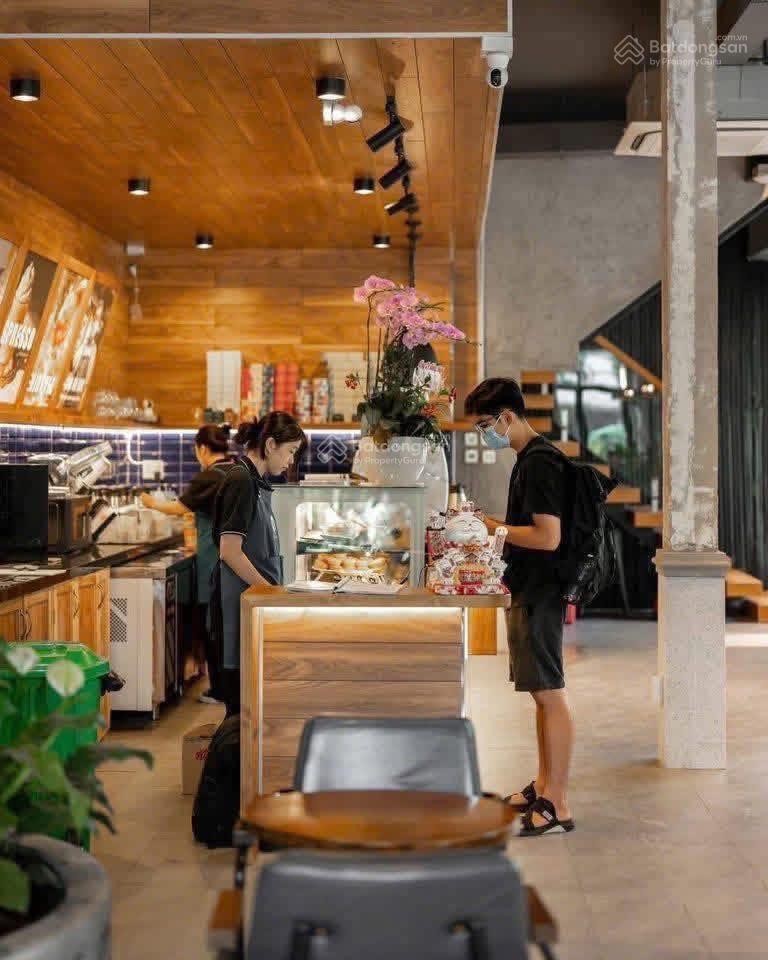Mặt bằng đẹp hiếm có mặt phố hoàng cầu, 130m x 2 tầng, mt 7.5m, hợp showroom/spa/văn phòng