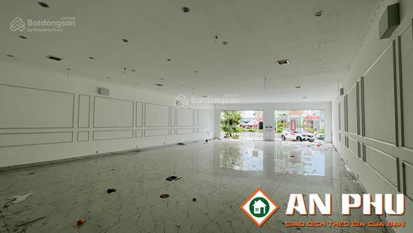 Cho thuê mặt bằng vị trí đẹp mặt phố đại cồ việt, dt 200m, mt miên man 10m, hợp mọi ngành nghề