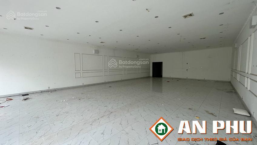 Cho thuê mặt bằng vị trí đẹp mặt phố đại cồ việt, dt 200m, mt miên man 10m, hợp mọi ngành nghề