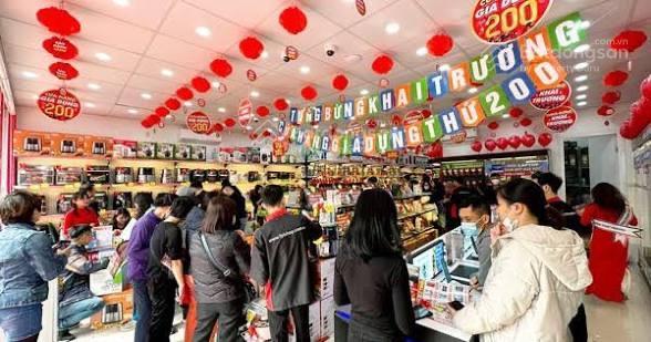 Cho thuê mặt phố hoàng cầu, mt12m, 180m, vị trí đẹp, phù hợp showroom/f&b, khu vực nhiều văn phòng